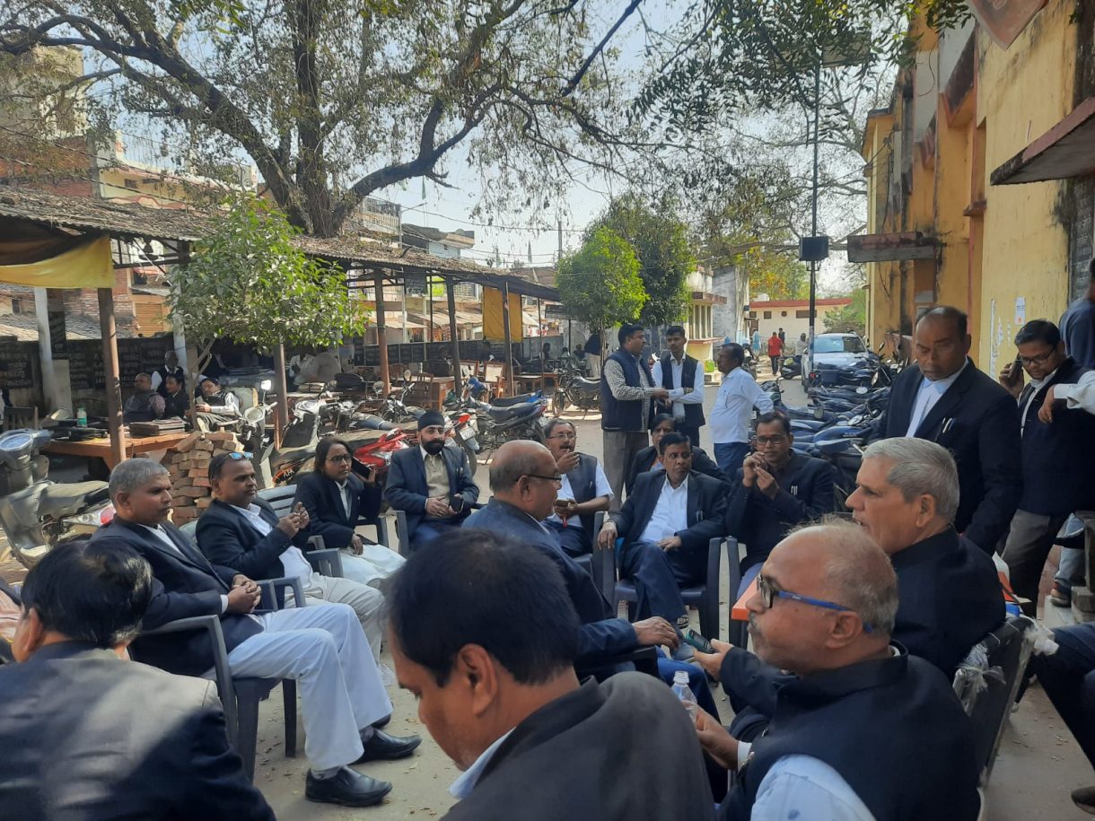 दुद्धी बार एसोसिएशन चुनाव में नाम वापसी के बाद वैध प्रत्याशियों की सूची जारी , अधिकांश पद निर्विरोध