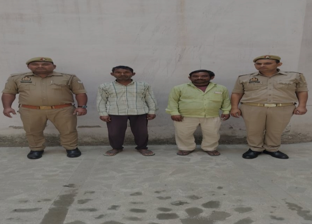 दुद्धी पुलिस ने दो वांछित अभियुक्तों को किया गिरफ्तार