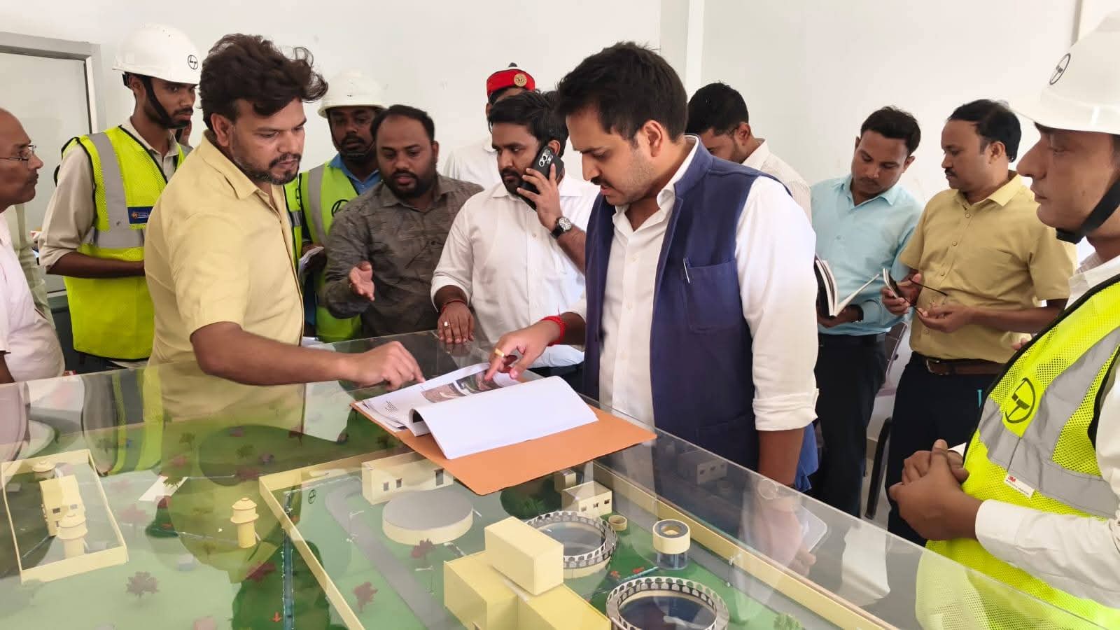 जिलाधिकारी चर्चित गौड़ का औचक निरीक्षण: कनहर परियोजना व पेयजल योजना में कार्य तीव्र कराने के निर्देश