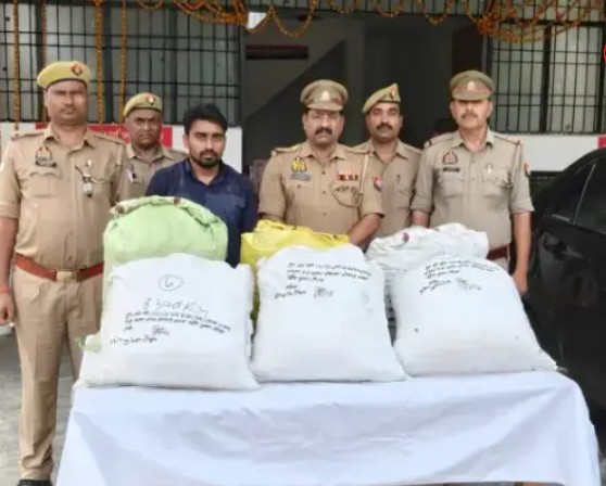 उड़ीसा से श्रावस्ती जा रही ‘गांजा एक्सप्रेस’ चोपन में धराई, कार से निकला 52 किलो से ज्यादा मादक पदार्थ